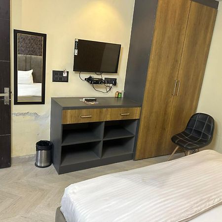 Hotel Kritika Greater Noida Luaran gambar