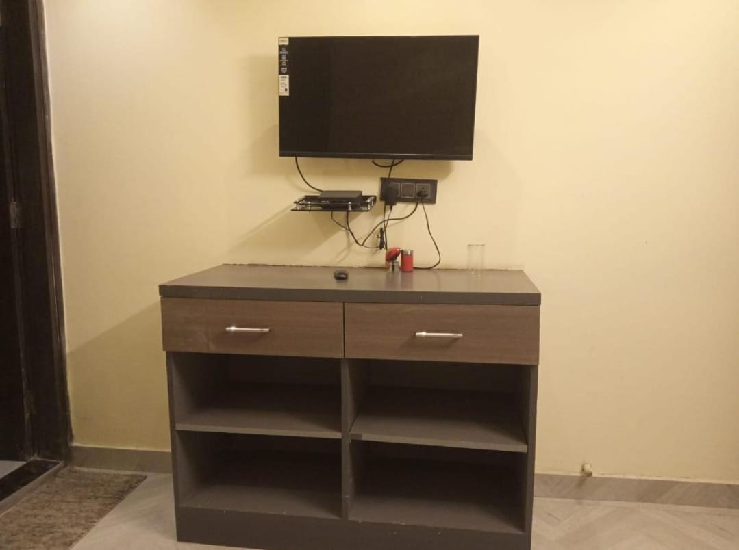 Hotel Kritika Greater Noida Luaran gambar