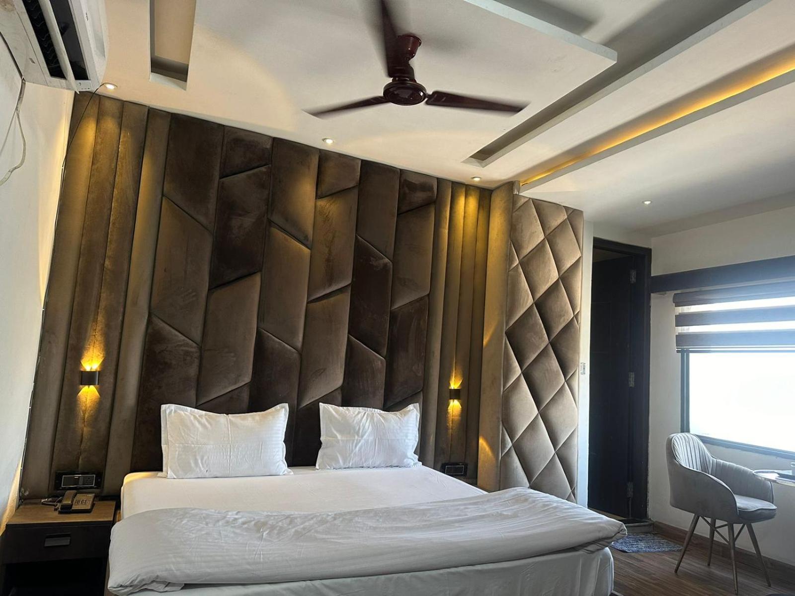 Hotel Kritika Greater Noida Luaran gambar