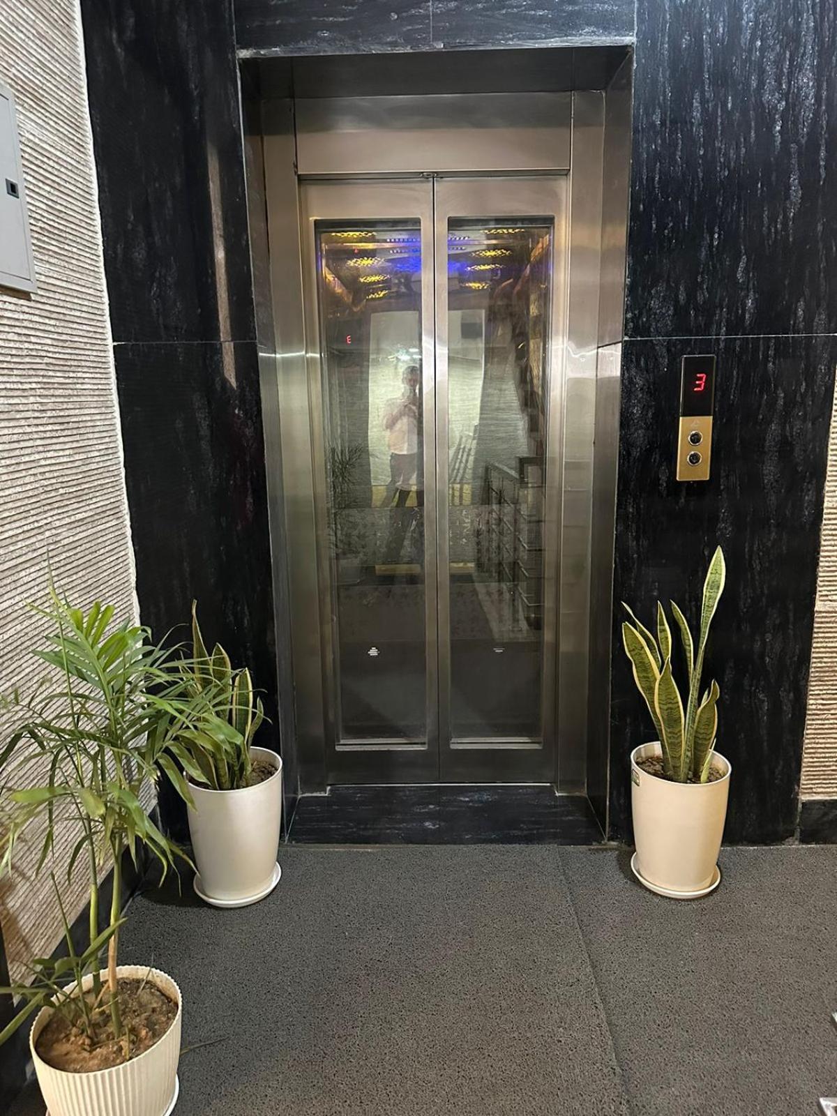 Hotel Kritika Greater Noida Luaran gambar