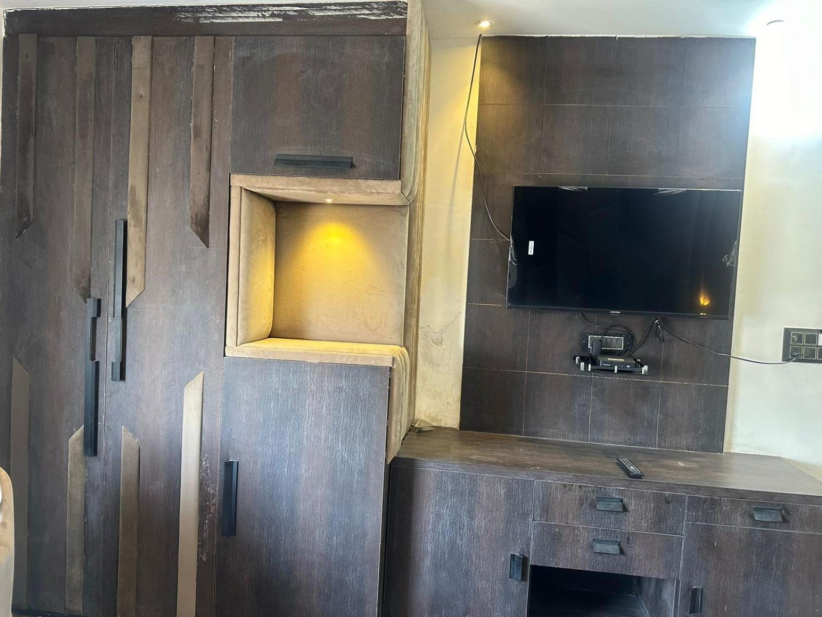 Hotel Kritika Greater Noida Luaran gambar