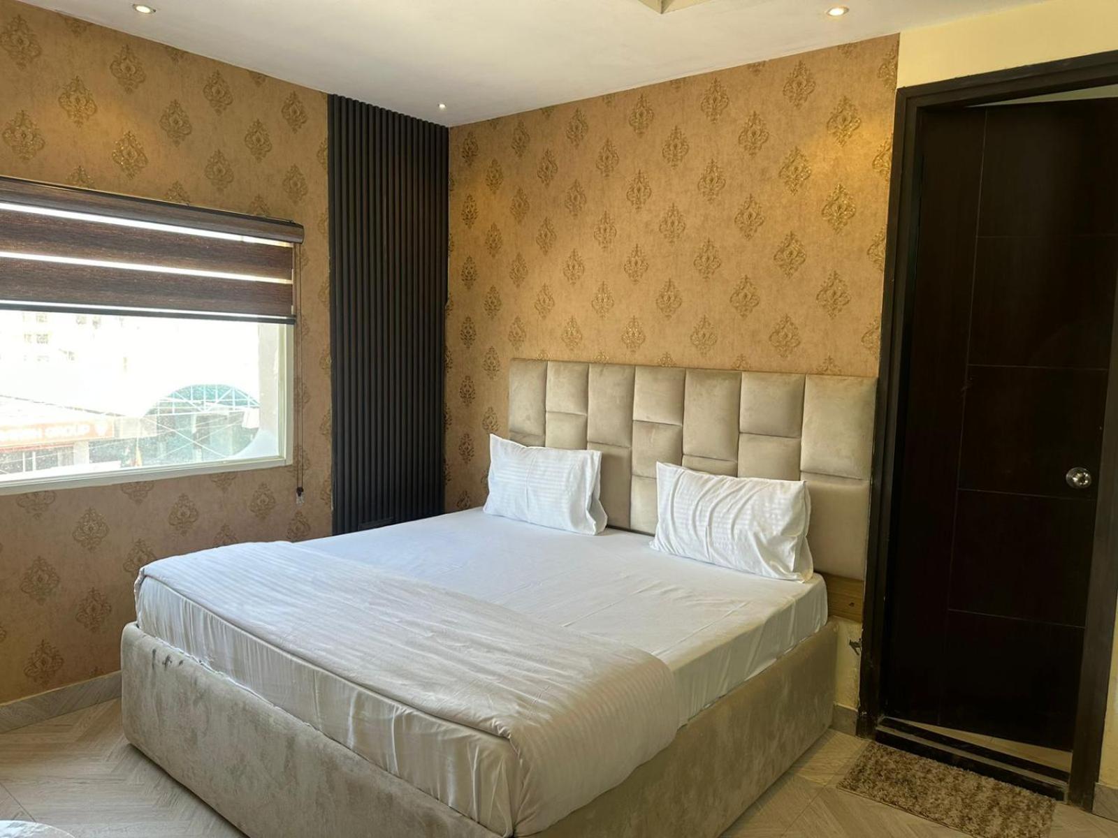 Hotel Kritika Greater Noida Luaran gambar