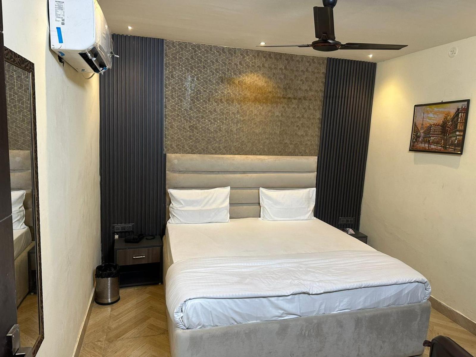 Hotel Kritika Greater Noida Luaran gambar