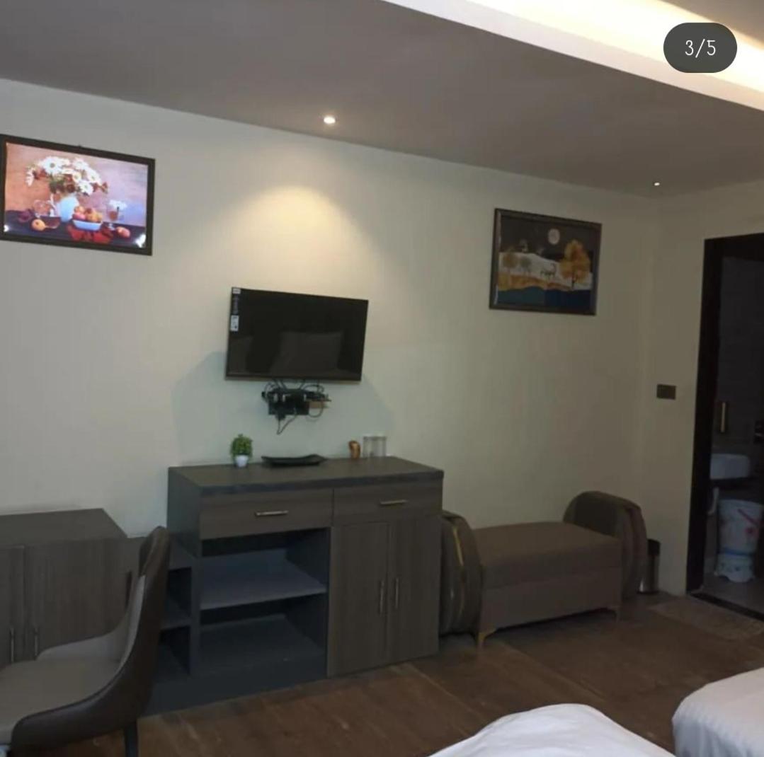 Hotel Kritika Greater Noida Luaran gambar